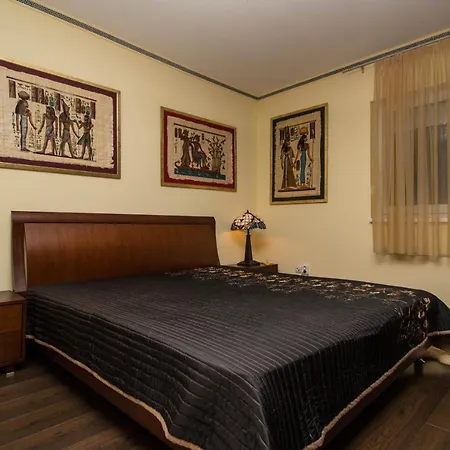 299 - Teljes Panorámás Közvetlen Balatonparti Exkluzív *